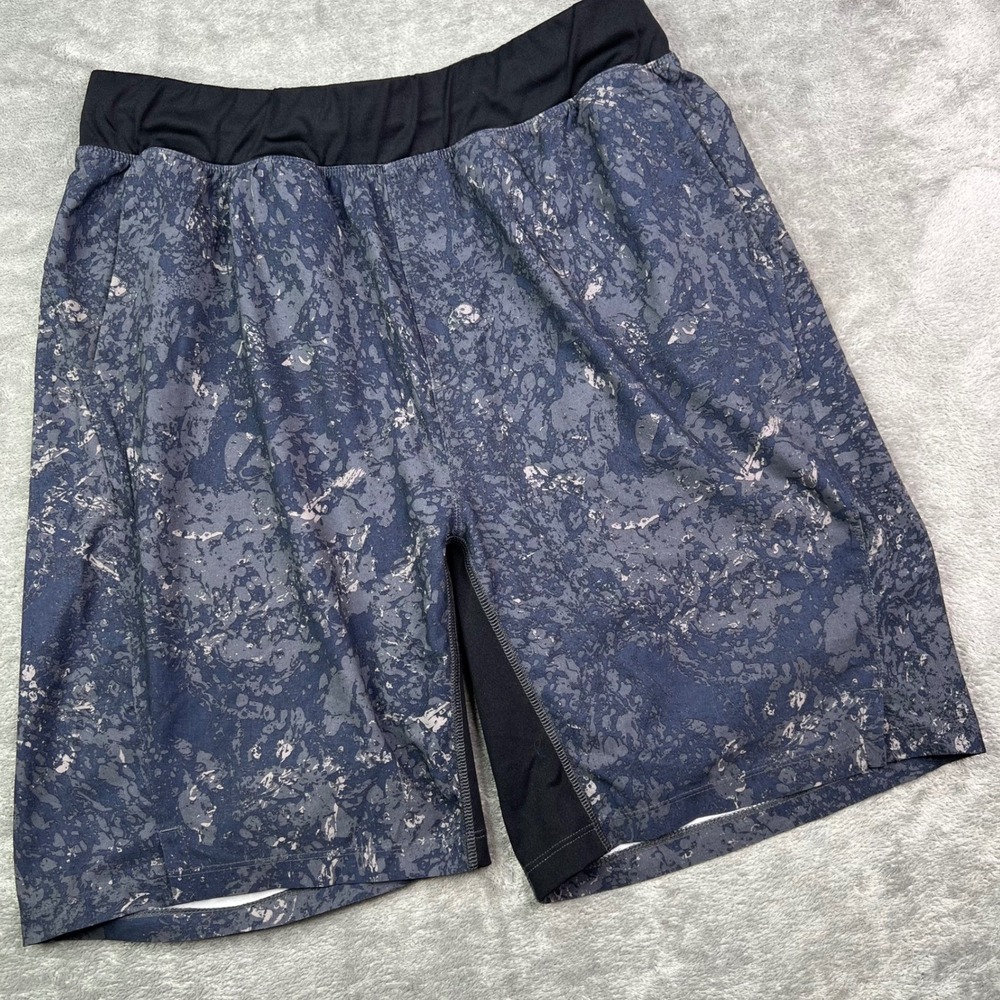 Zella Performance Shorts Mens Medium Navy Grey Abstract Marble Print Athletic 8"
